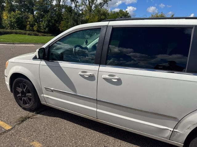 2010 Chrysler Town And Country - $2,180