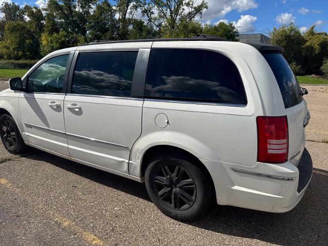 2010 Chrysler Town And Country - $2,180