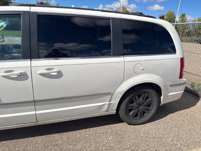 2010 Chrysler Town And Country - $2,180