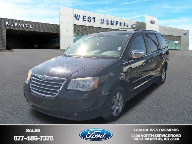 2010 Chrysler Town And Country - $5,988
