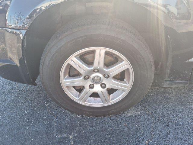 2010 Chrysler Town And Country - $5,988