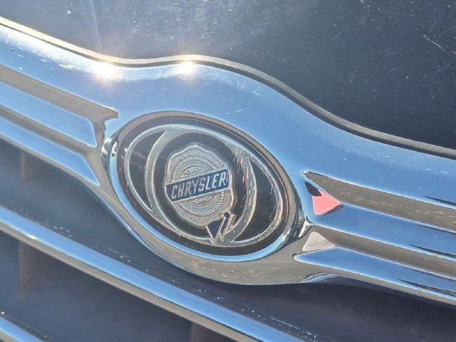 2010 Chrysler Town And Country - $5,988