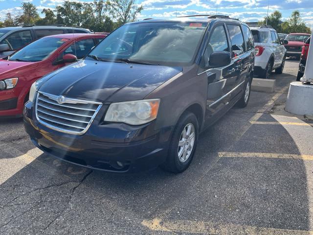 2010 Chrysler Town And Country - $2,780