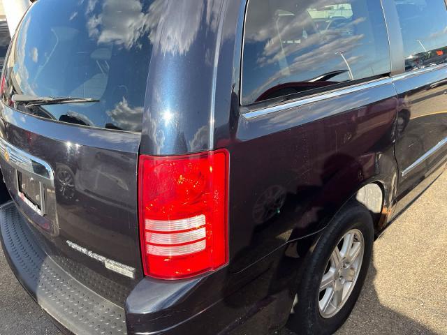2010 Chrysler Town And Country - $2,780