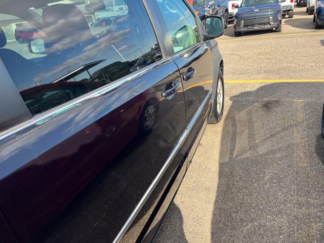 2010 Chrysler Town And Country - $2,780