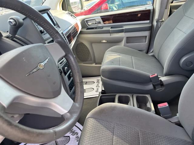 2010 Chrysler Town And Country - $2,780