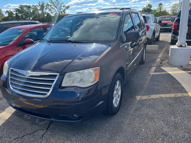 2010 Chrysler Town And Country - $2,780