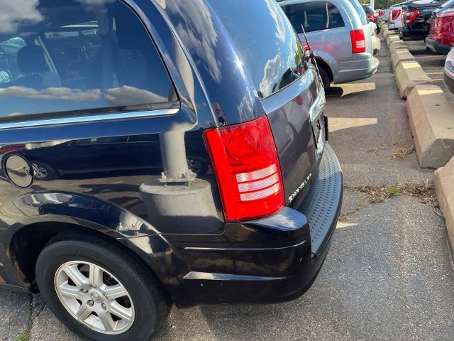 2010 Chrysler Town And Country - $2,780