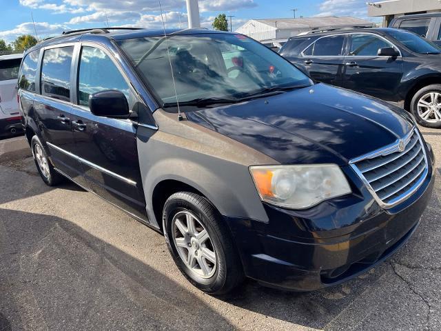 2010 Chrysler Town And Country - $2,780