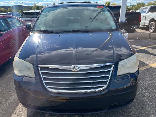 2010 Chrysler Town And Country - $2,780