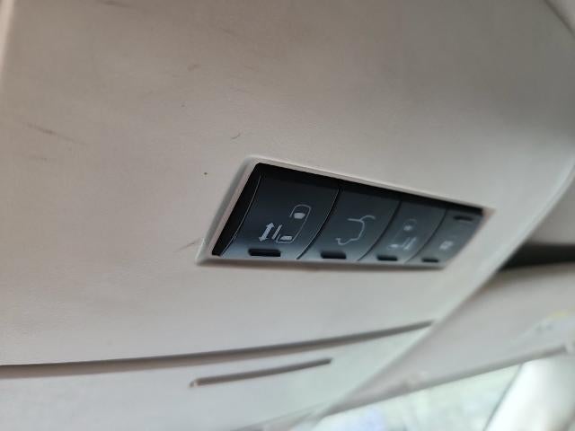 2010 Chrysler Town And Country - $3,179