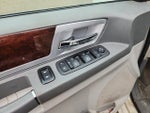 2010 Town and Country Thumbnail 9