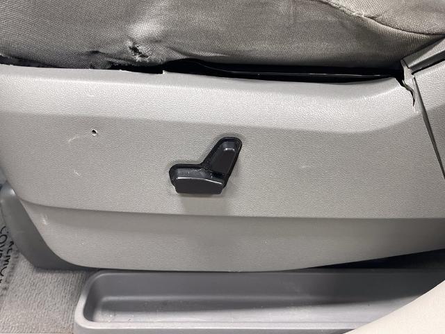 2010 Chrysler Town And Country - $3,179