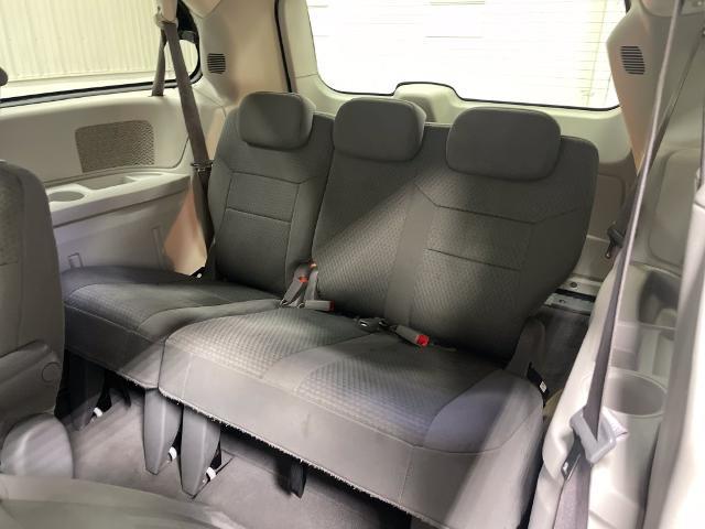 2010 Chrysler Town And Country - $3,179