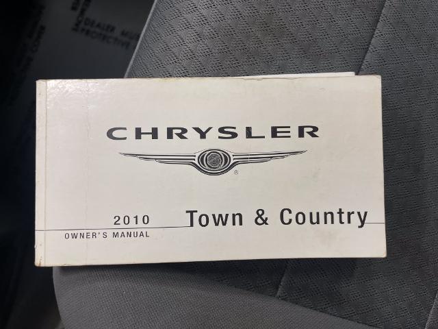 2010 Chrysler Town And Country - $3,179