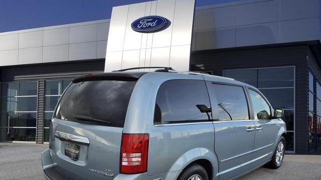 2010 Chrysler Town and Country Limited
