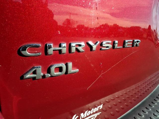 2010 Chrysler Town And Country - $9,995