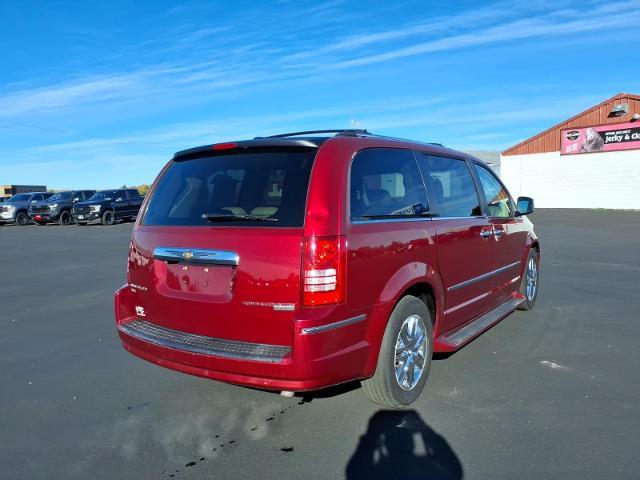 2010 Chrysler Town And Country - $9,995