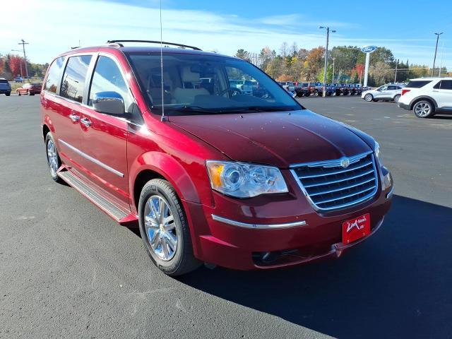 2010 Chrysler Town And Country - $9,995