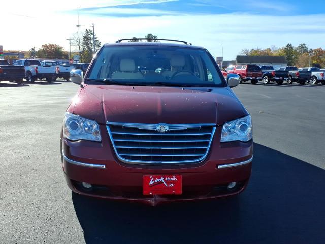 2010 Chrysler Town And Country - $9,995