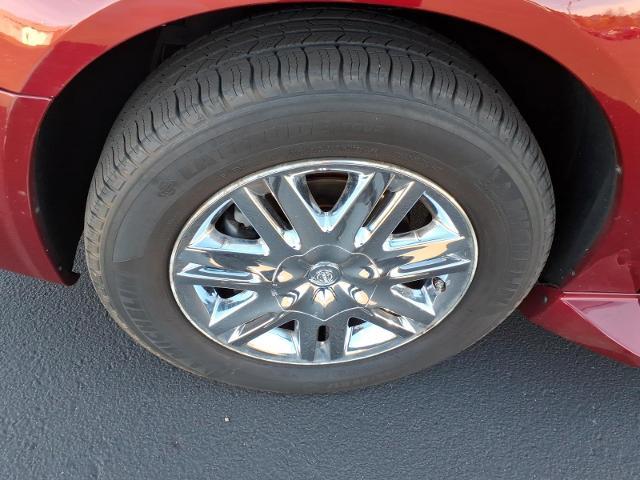 2010 Chrysler Town And Country - $9,995