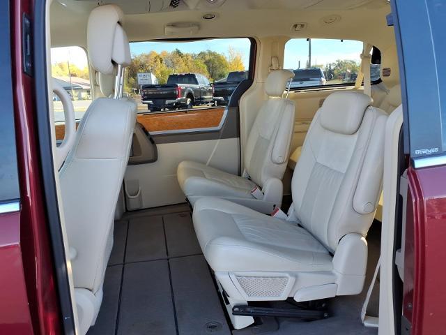 2010 Chrysler Town And Country - $9,995