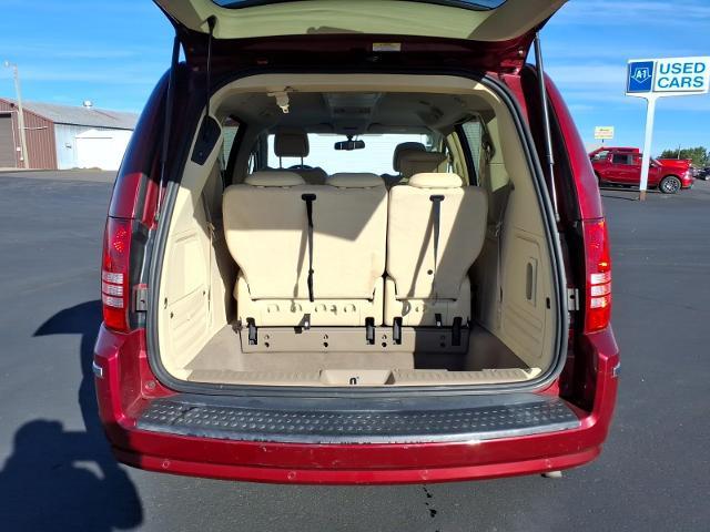 2010 Chrysler Town And Country - $9,995