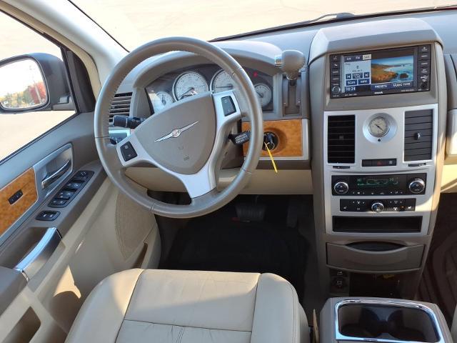 2010 Chrysler Town And Country - $9,995