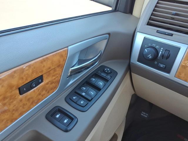 2010 Chrysler Town And Country - $9,995