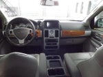 2010 Town and Country Thumbnail 11