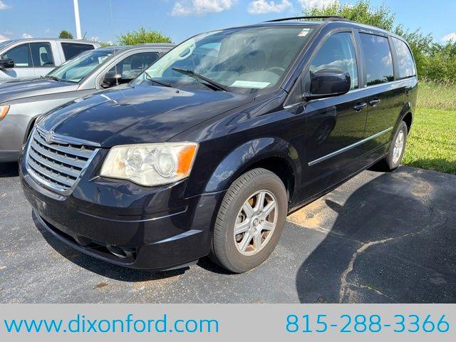 2010 Chrysler Town And Country - $5,977