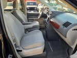 2009 Town and Country Thumbnail 10