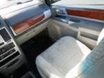2009 Town and Country Thumbnail 18