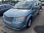 2009 Town and Country Thumbnail 2