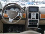 2009 Town and Country Thumbnail 17