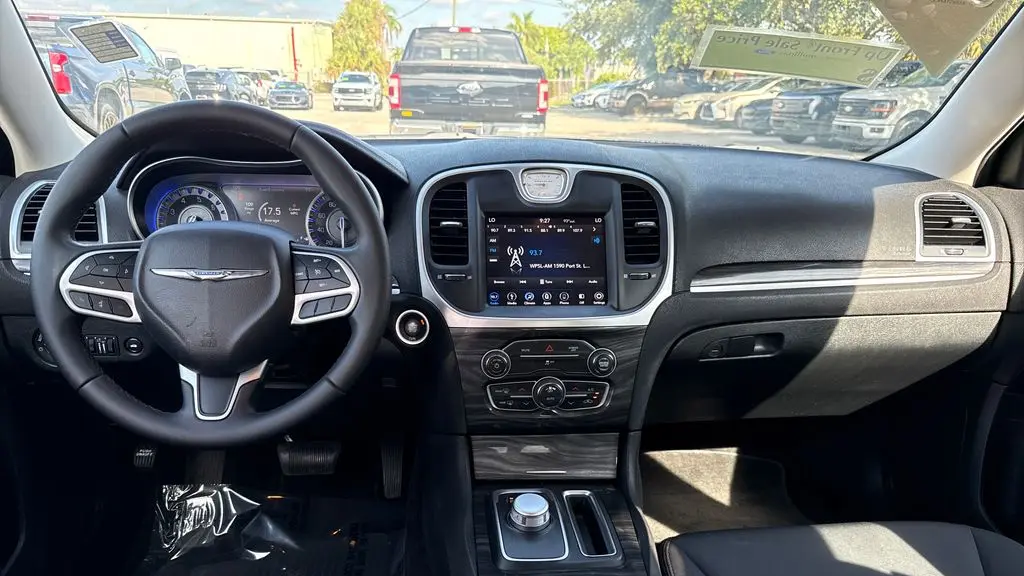 2018 Chrysler 300 Touring