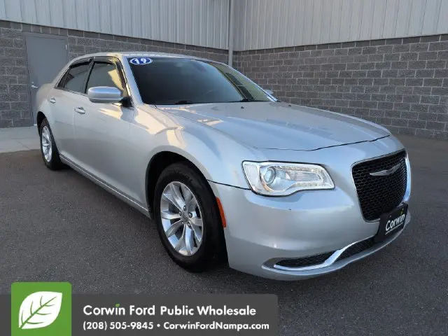 2019 Chrysler 300 - $15,980