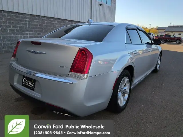 2019 Chrysler 300 - $15,980