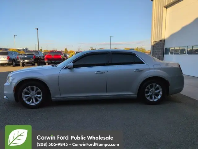 2019 Chrysler 300 - $15,980