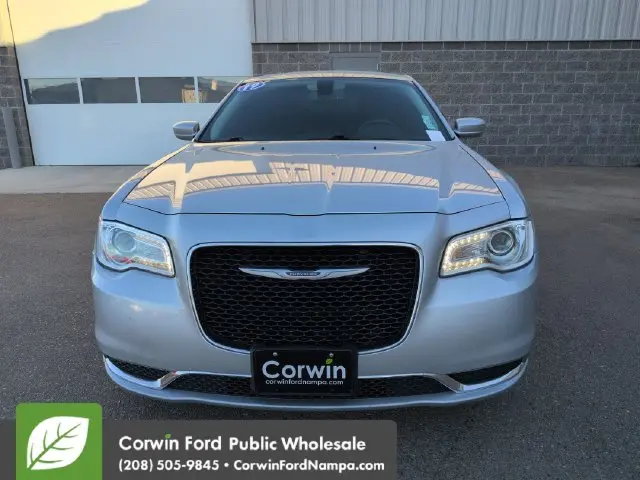 2019 Chrysler 300 - $15,980