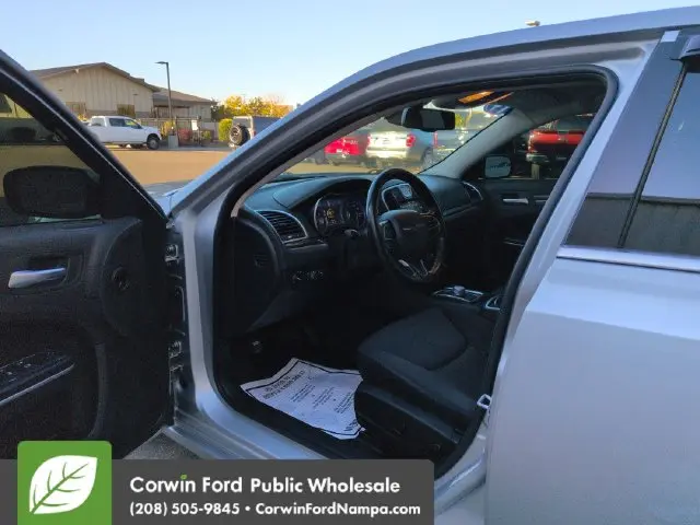 2019 Chrysler 300 - $15,980