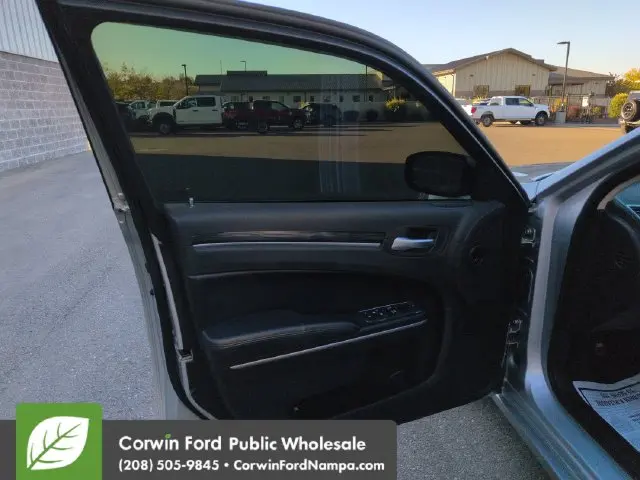 2019 Chrysler 300 - $15,980