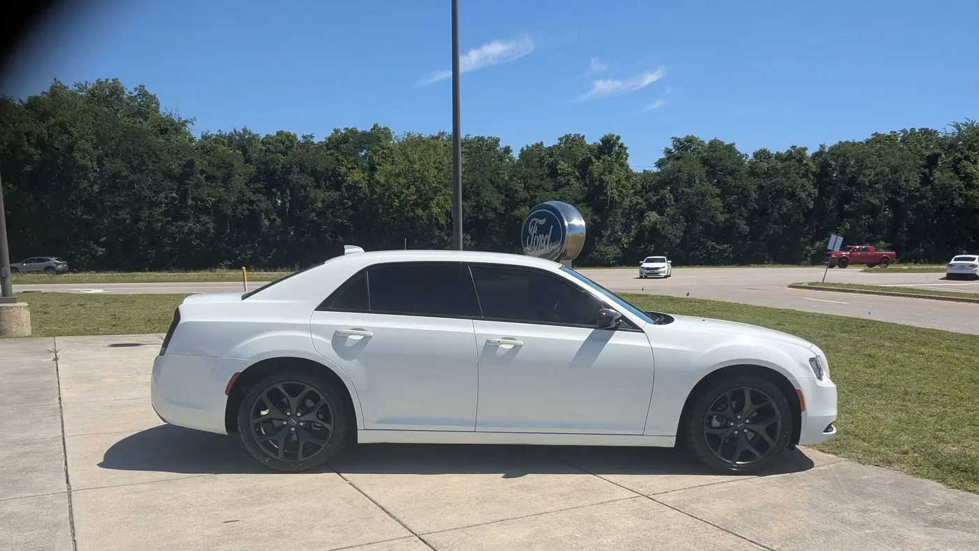 2023 Chrysler 300 Touring