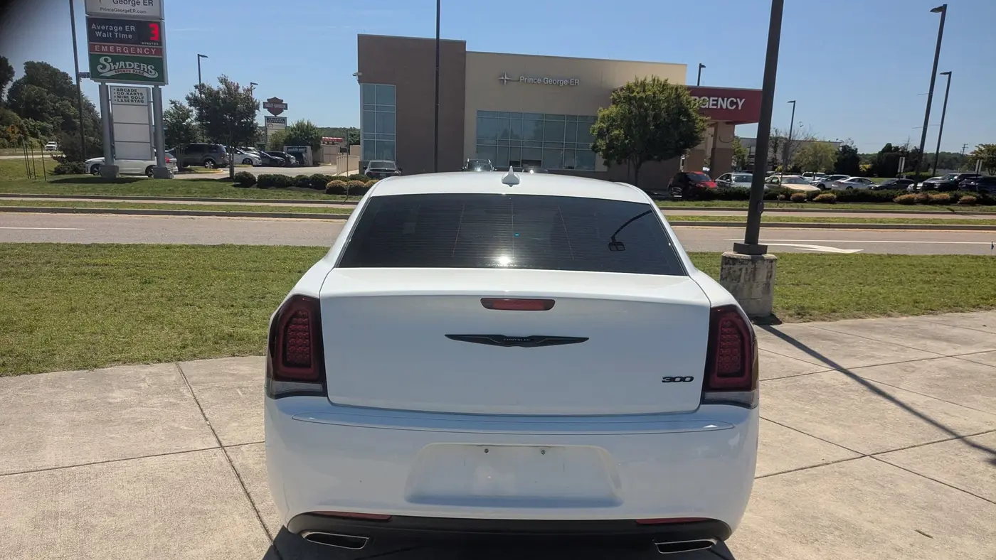 2023 Chrysler 300 Touring