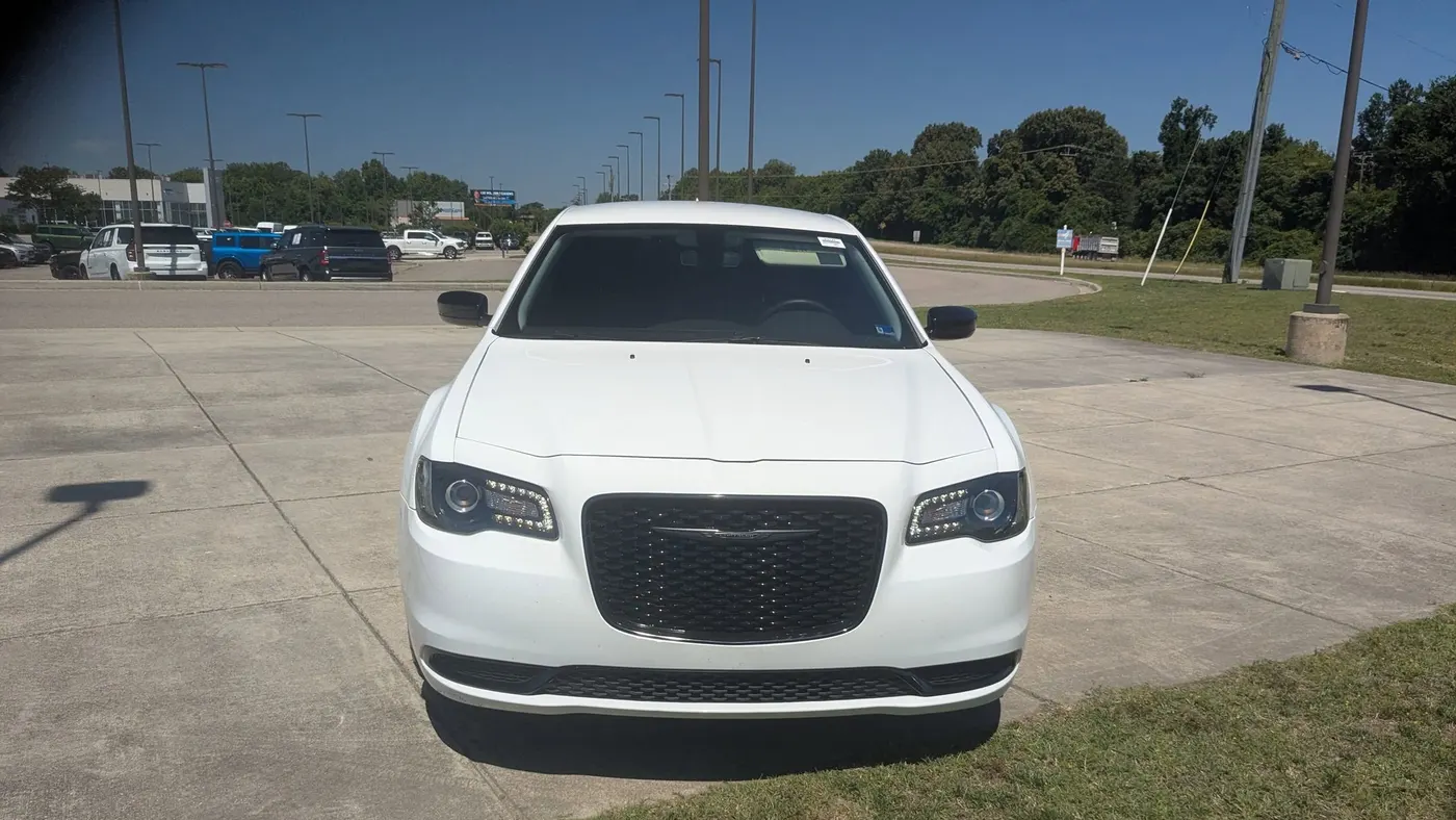 2023 Chrysler 300 Touring