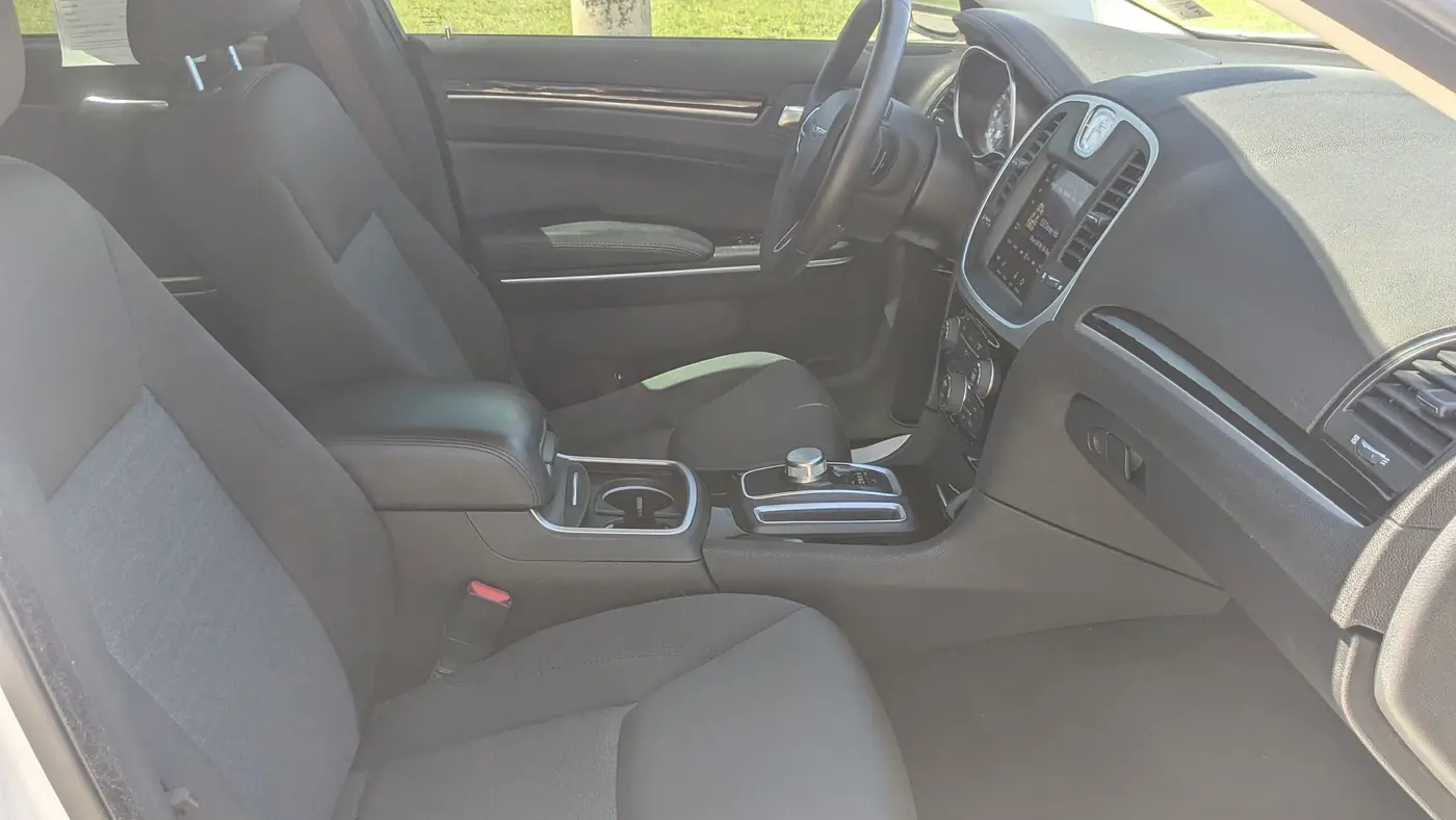 2023 Chrysler 300 Touring