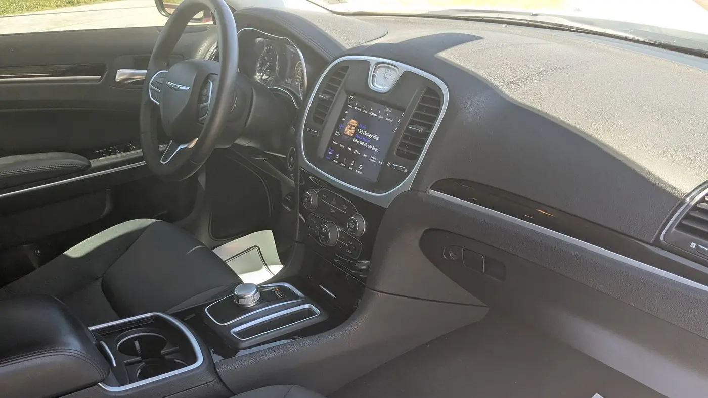 2023 Chrysler 300 Touring
