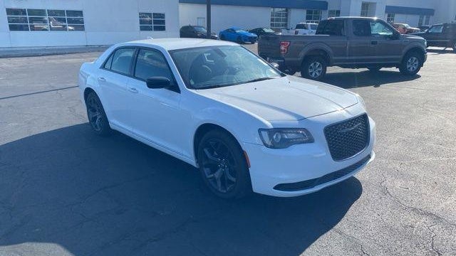 2023 Chrysler 300 Touring