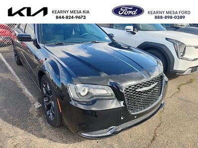 2019 Chrysler 300 Touring 4DR Sedan