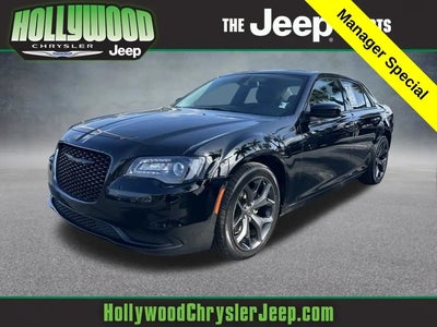 2021 Chrysler 300 Touring 4DR Sedan